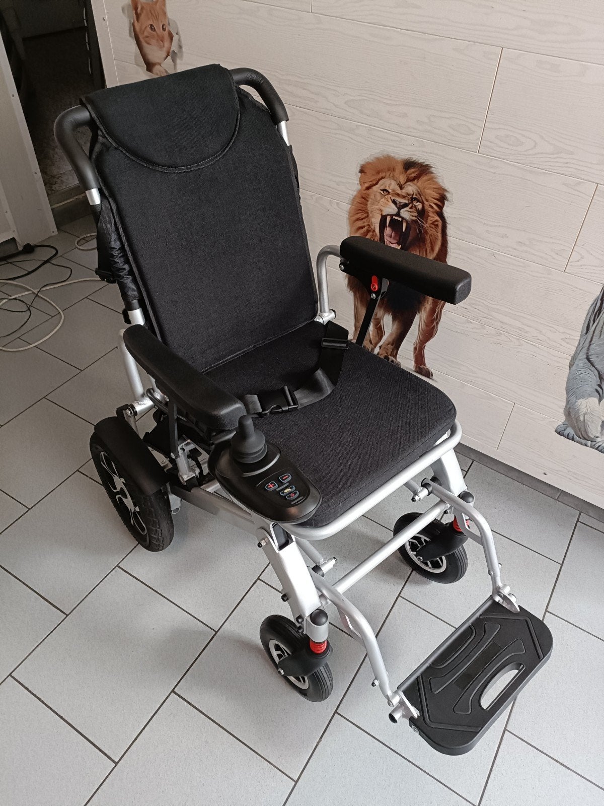 Chaise roulante électrique pliableWHEELECHAIR 46cm d'assise, Divers, Enlèvement