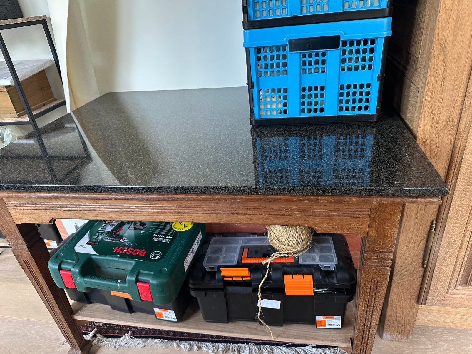 Houten tafel met marmeren blad op, Huis en Inrichting, Ophalen, Gebruikt, 75 cm of meer, 60 cm of meer