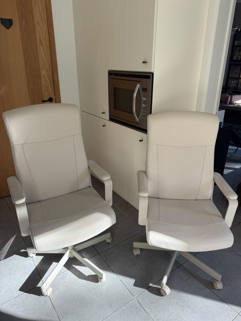2 bureaustoelen te koop, Maison & Meubles, Comme neuf, Enlèvement, Blanc, Chaise de bureau