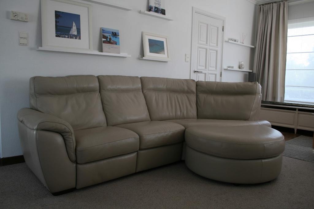 Natuzzi lederen hoekzetel met longchair, Ophalen, 250 tot 300 cm, Stijlvolle Natuzzi hoekzetel in modern Italiaans design, 125 tot 150 cm