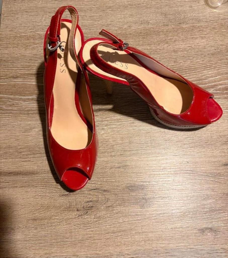 Guess naald hakken, Kleding | Dames, Nieuw, Ophalen of Verzenden, Schoenen met hoge hakken, Rood