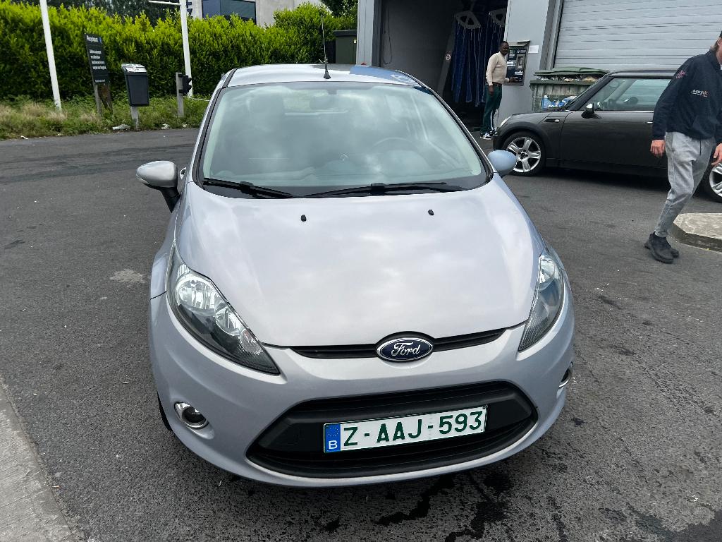 Ford Fiesta benz met airco 130000 km wordt gekeurd, Auto's, Voorwielaandrijving, Euro 5, Stof, 1242 cc