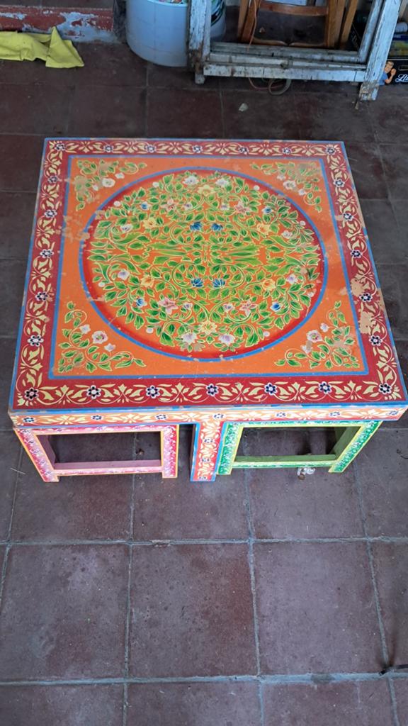 Indische salontafel, Ophalen