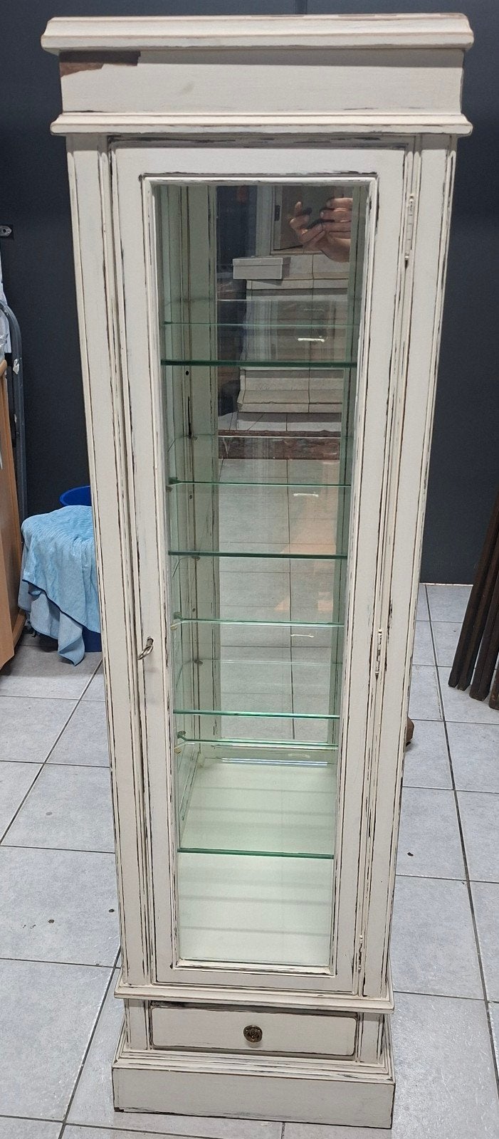 Vitrinekast met glazen leggers, Ophalen, Minder dan 50 cm, Gebruikt, Met deur(en)