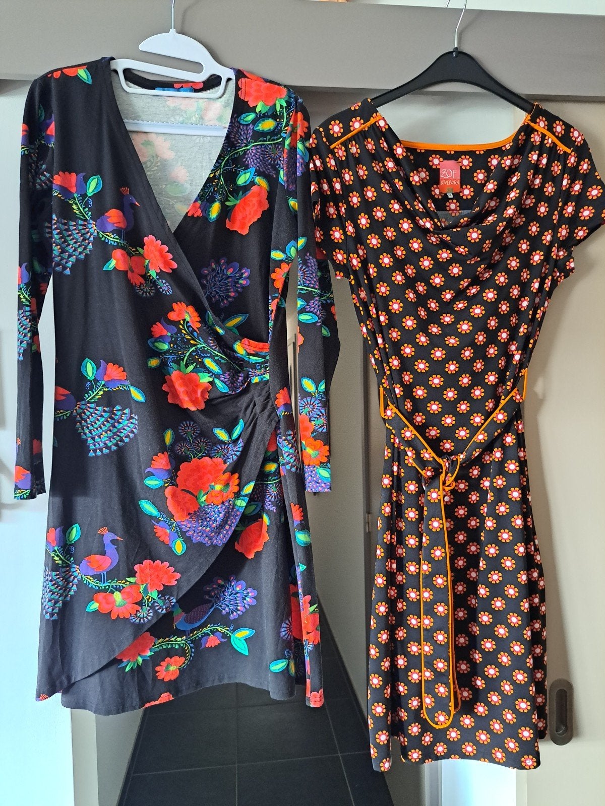 retro jurk met bloemenprint of oranje accenten, 40/42, Kleding | Dames, Ophalen of Verzenden, Zo goed als nieuw, Maat 38/40 (M)