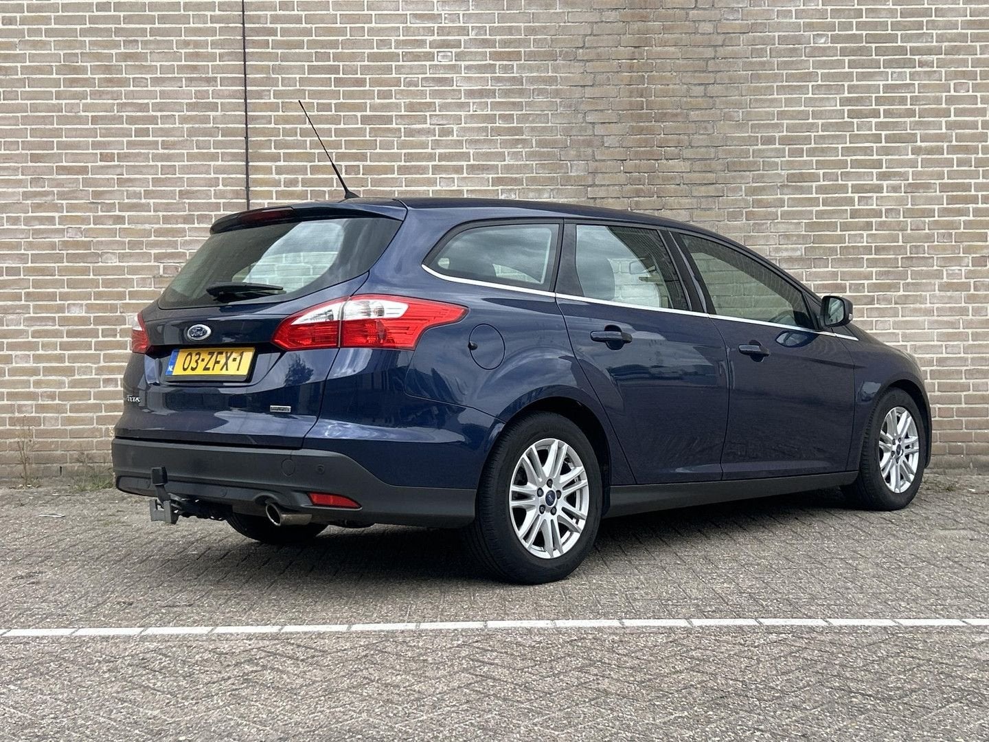 Ford Focus Wagon 1.6 EcoBoost Lease Titanium | Climate | Cru, Focus, Zwart, Electronic Stability Program (ESP), Blauw