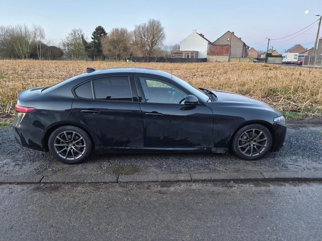Alfa romeo giulia 2.2 diesel - 2017- 118667 km, Ophalen, Banden en Velgen, Nieuw, 17 inch