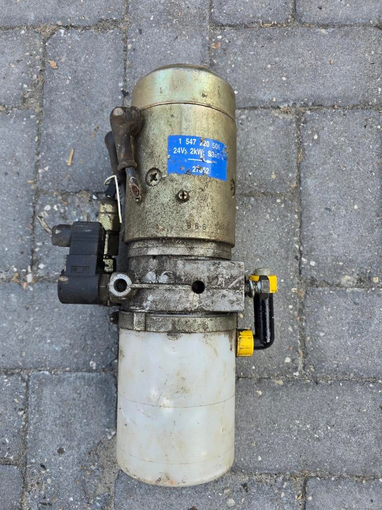 Hydrauliek pomp 24V 2KW € 50 euro, Doe-het-zelf en Bouw, Ophalen