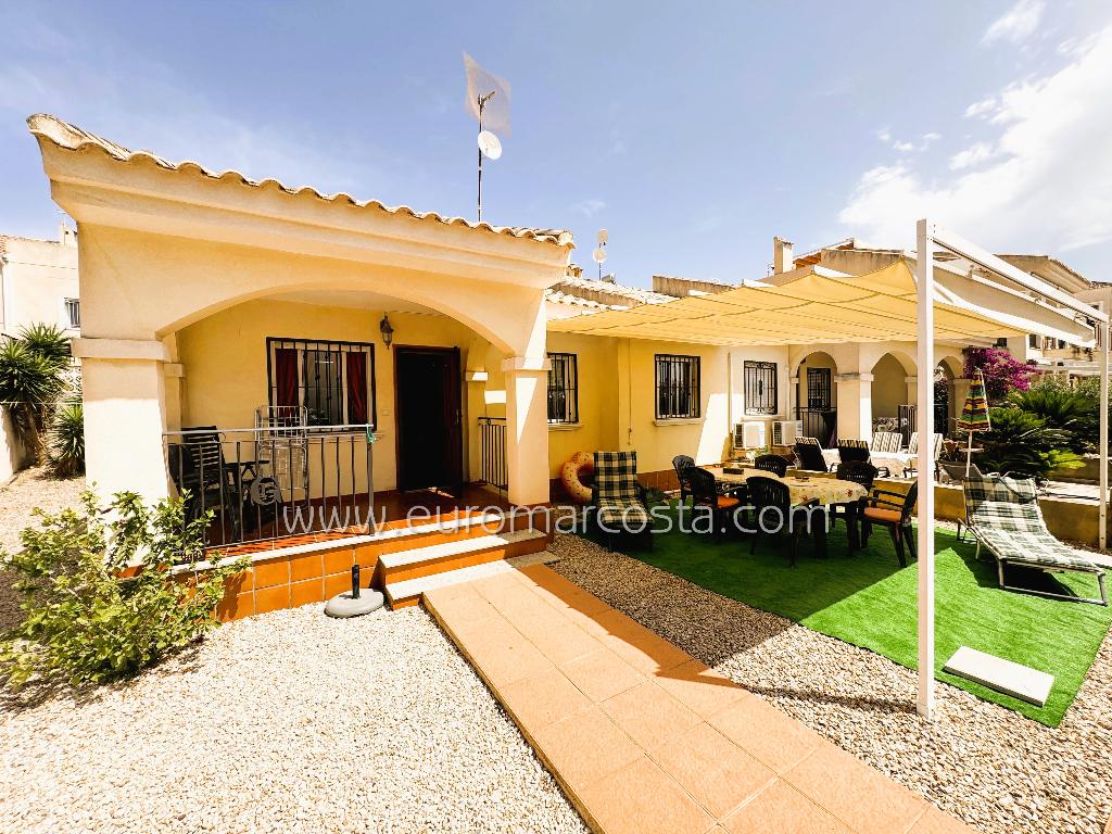 REF 4632 - Charmante villa jumelée à  minutes de la plage, Immo, GUARDAMAR DEL SEGURA, Ville, Maison d'habitation, 4 pièces