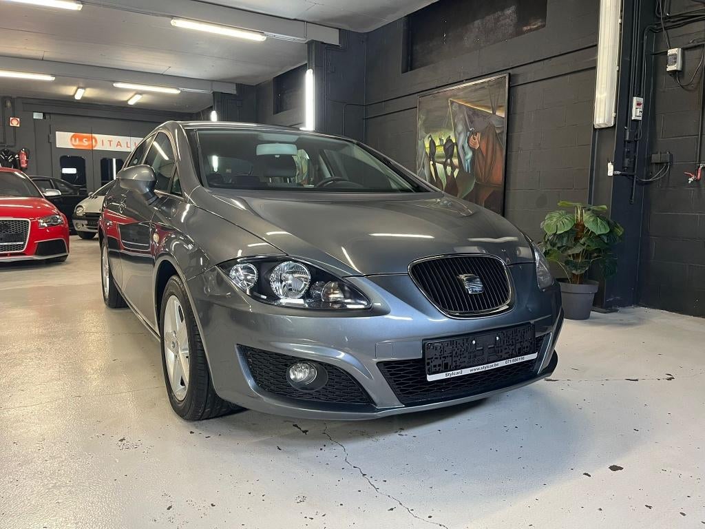 SEAT LEON **12 MOIS DE GARANTIE**, Autos, Seat, Argent ou Gris, Entreprise, Entretenue par le concessionnaire, 5 portes