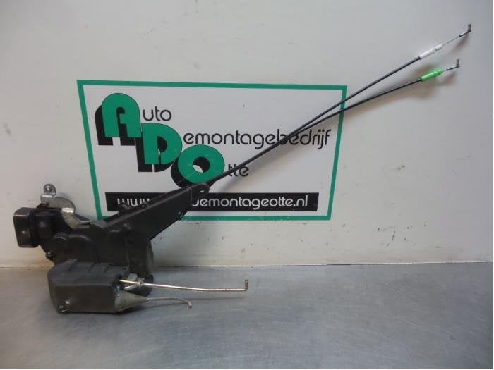 Deurslot Mechaniek 4Deurs links-voor van een Lexus IS 200 (I, Gebruikt, -, -, -