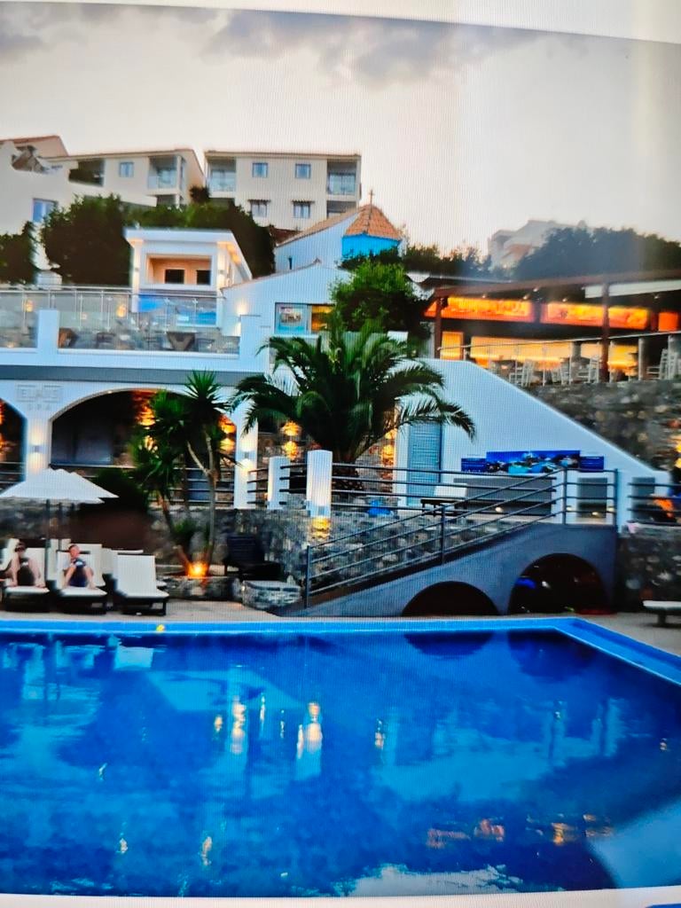 Elounda residence kreta, Zakelijke goederen, Exploitaties en Overnames