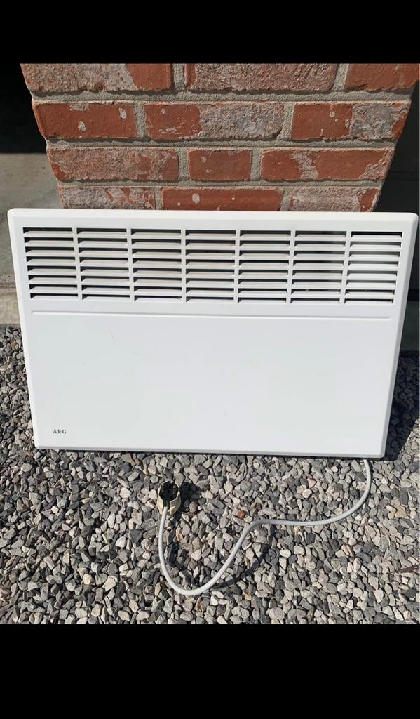 Verwarmingstoestel Aeg elektriciteit, Doe-het-zelf en Bouw, Ophalen, 30 tot 80 cm, Radiator, Zo goed als nieuw