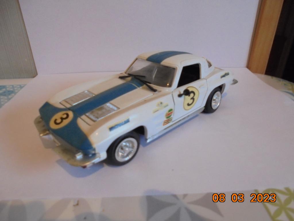 CHEVROLET CORVETTE STINGRAY REVELL 1/24, Ophalen of Verzenden, Zo goed als nieuw, Auto, Revell