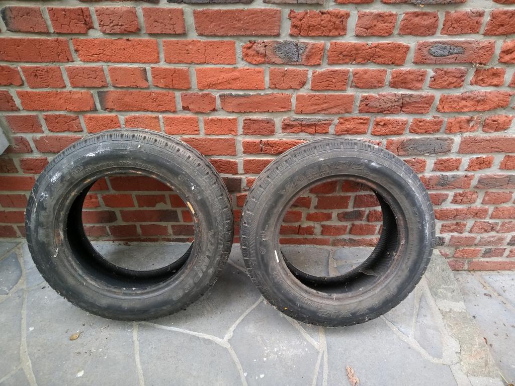 2 maxxis-banden voor 14" bestelwagen, Ophalen