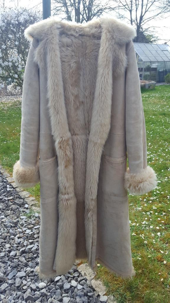 Magnifique manteau en mouton retourné, Enlèvement ou Envoi, Comme neuf, Beige
