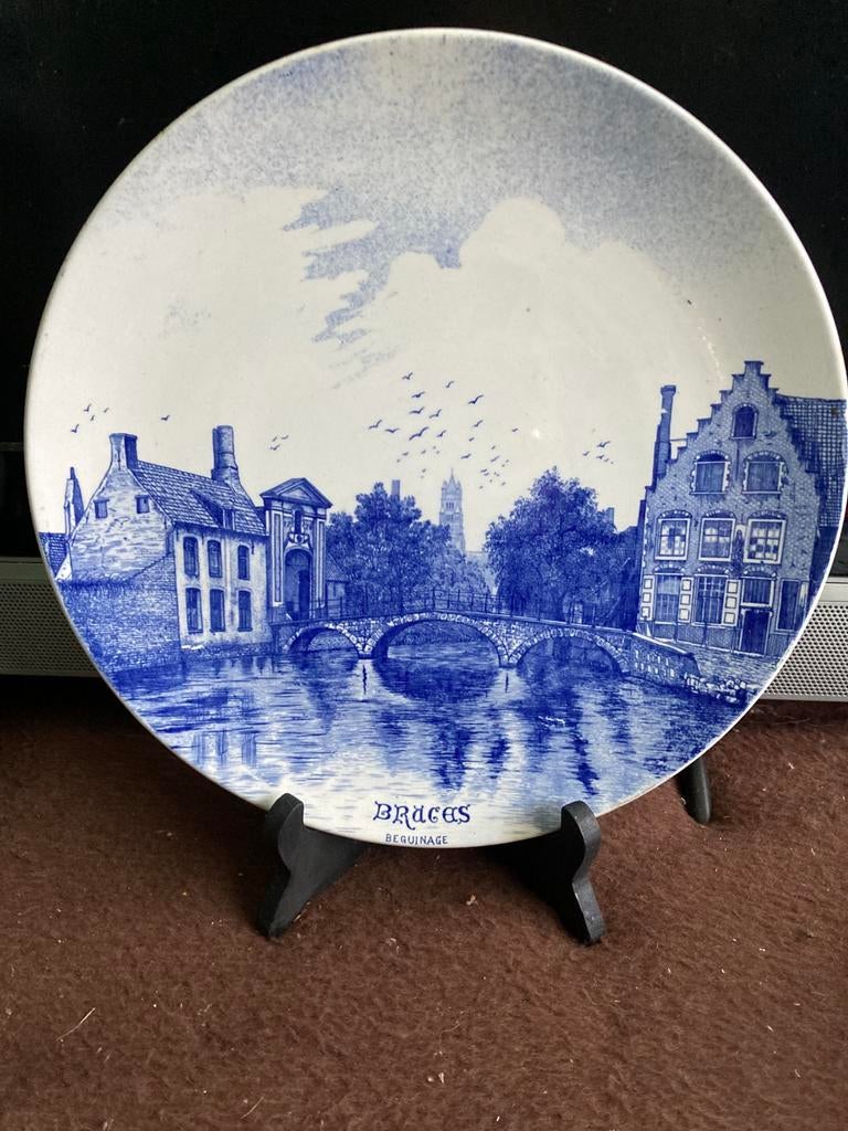 Porsleinen bord begijnhof Brugge, Enlèvement
