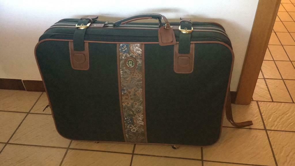 Grande valise look vintage sur roulettes, Bijoux, Sacs & Beauté, Valises, Comme neuf, Roulettes
