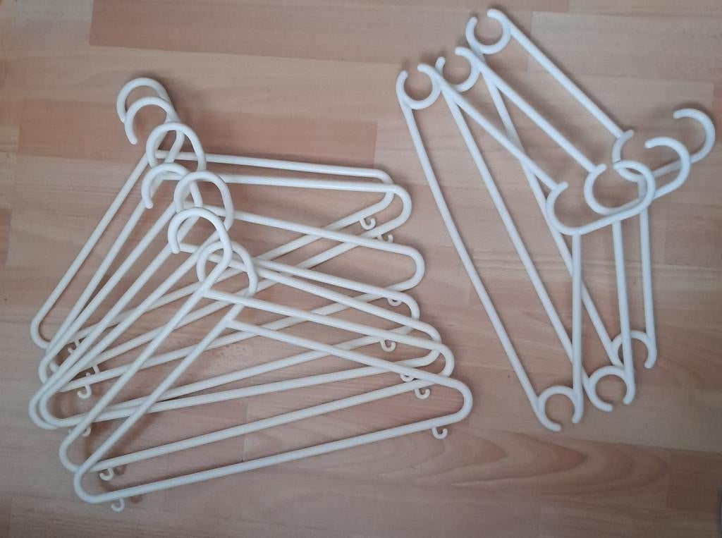 Lot de 10 cintres blancs, Enlèvement, Comme neuf, Plastique