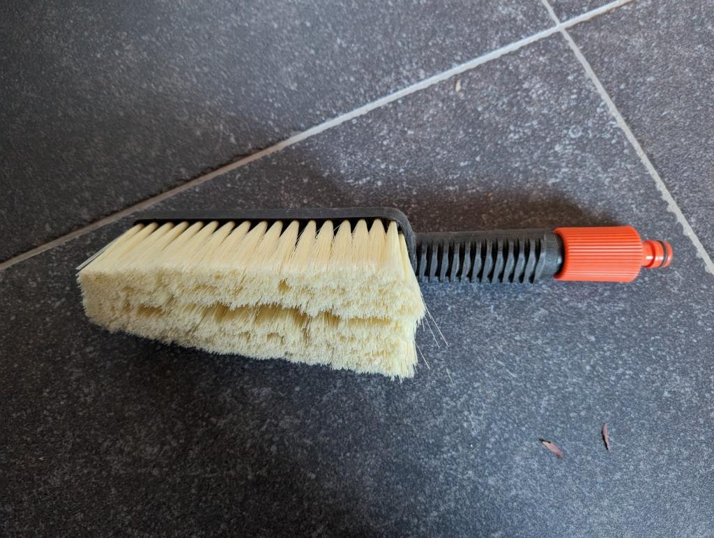 Gardena (zeep) autoborstel langere haren, Tuin en Terras, Ophalen of Verzenden, Zo goed als nieuw, Overige typen