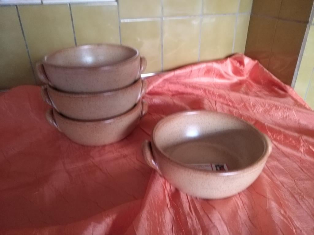 4 caquelons/plats en terre cuite vernie de 15cm avec 2 anses, Enlèvement ou Envoi, Poterie rustique, Comme neuf, Autres types