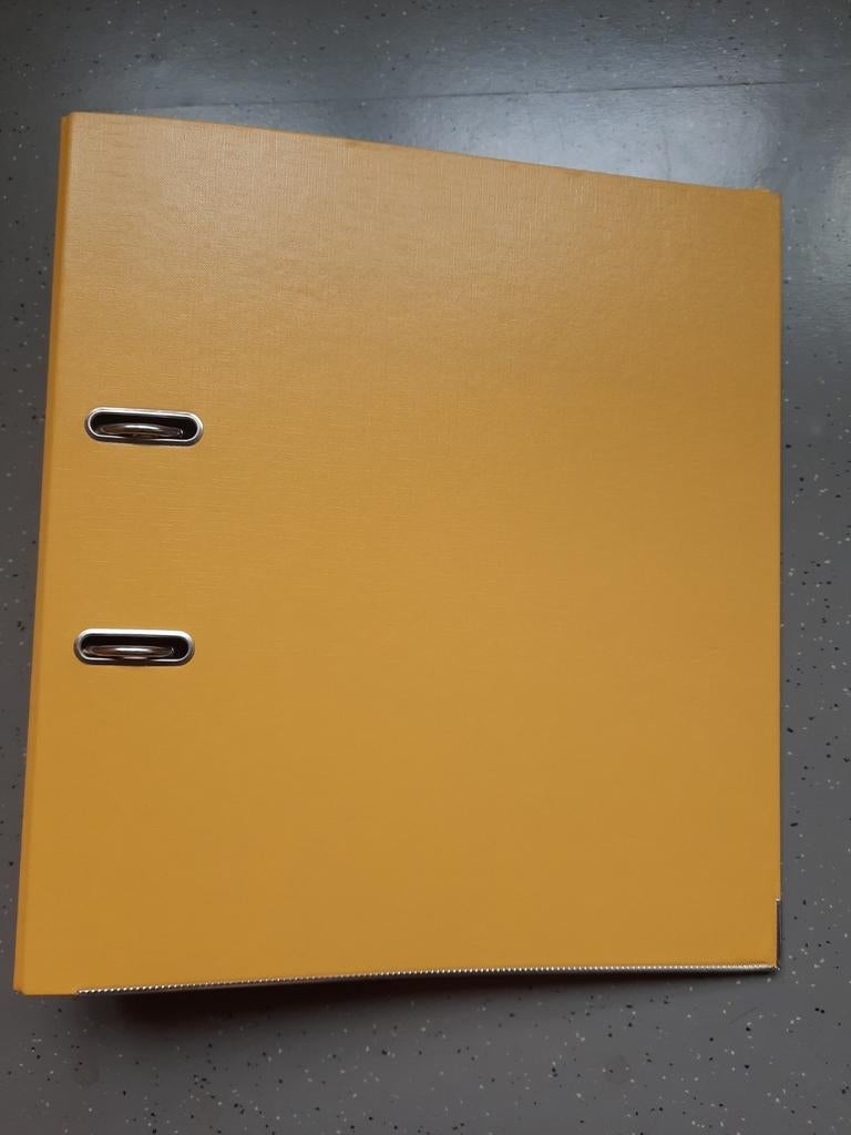 Gele ringmappen in nieuwe staat., Ophalen, Zo goed als nieuw