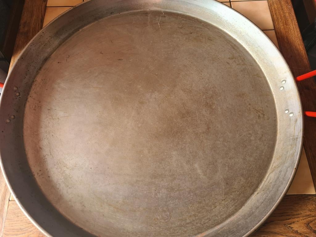 Poêle à paella, Enlèvement