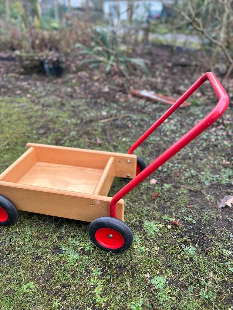 Rood houten karretje, Ophalen, Zo goed als nieuw