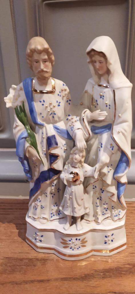 beeldje heilige familie in biscuit, Enlèvement