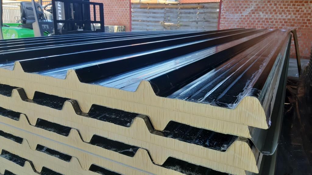 Dakplaten 30mm isolatie zeer mooie B keuze zwarte kleur, Ophalen of Verzenden, Nieuw