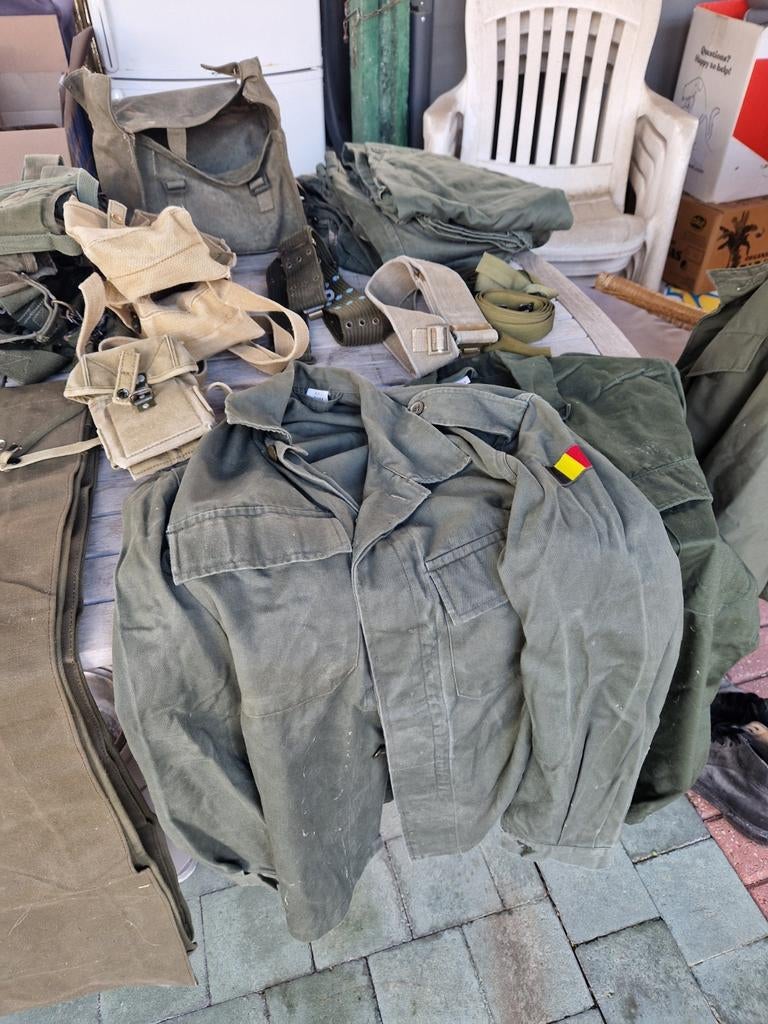 Legeruniformen, Verzamelen, Ophalen