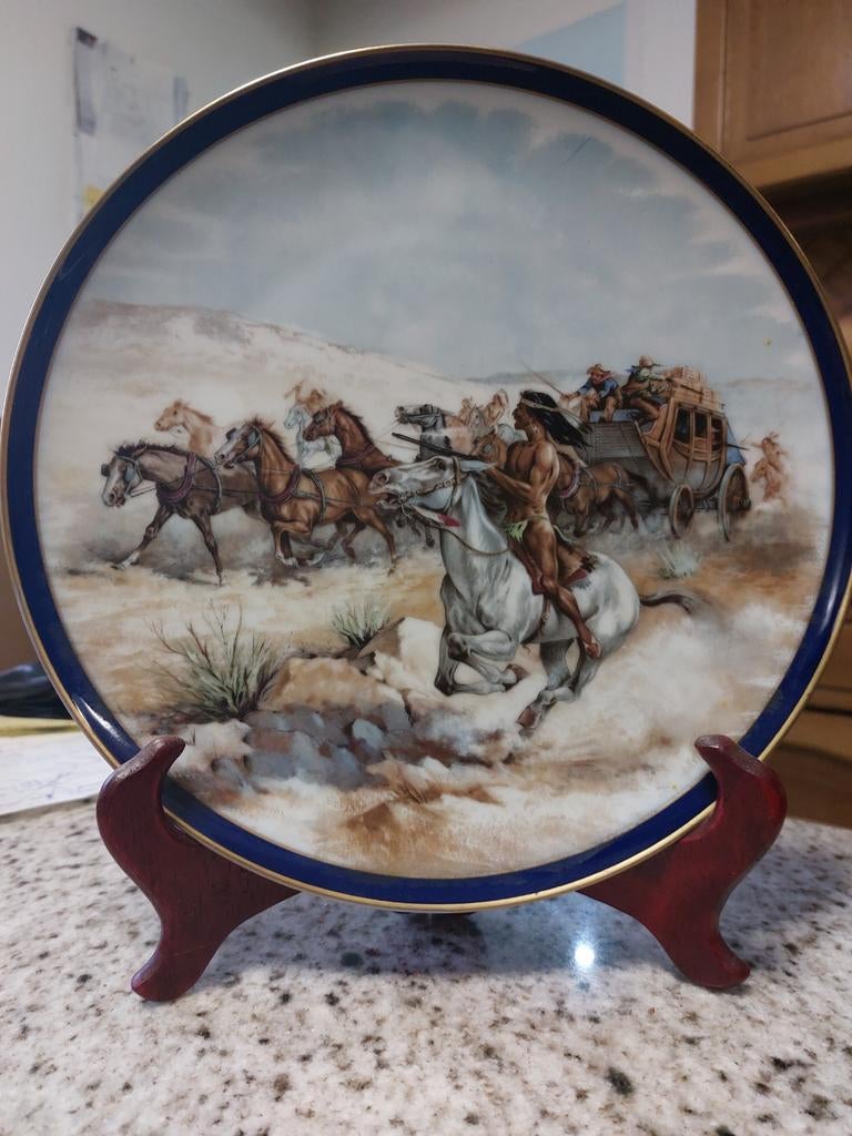 Très belle assiette en porcelaine décorative, Enlèvement