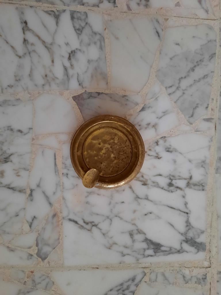 Antieke asbak, Enlèvement ou Envoi