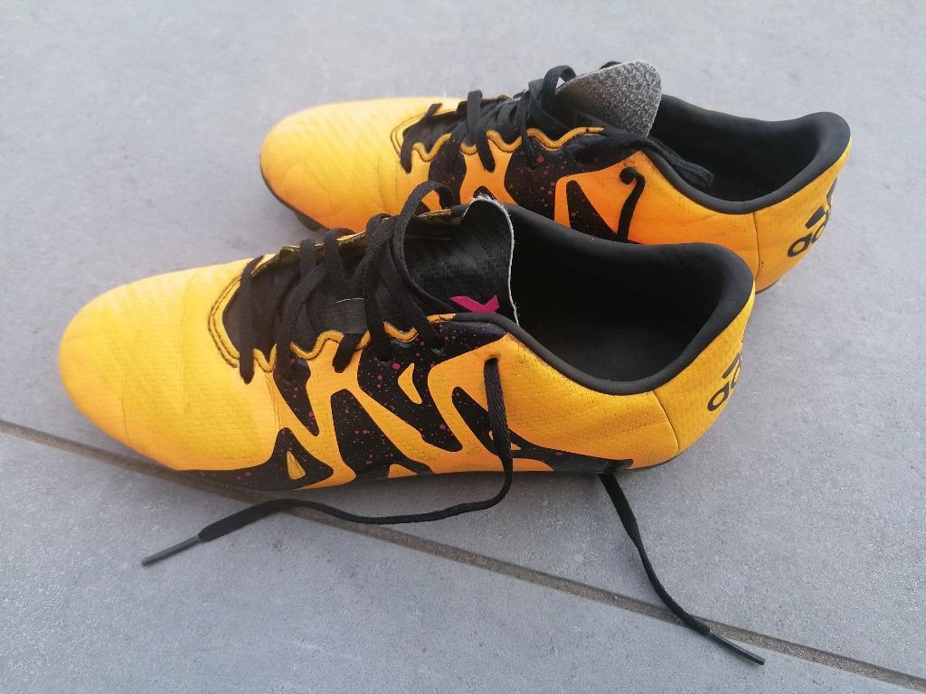 Voetbalschoenen adidas 38, Sport en Fitness, Voetbal, Ophalen of Verzenden, Gebruikt, Schoenen