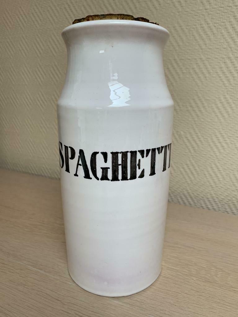 Spot de spaghettis et cornichons, Comme neuf