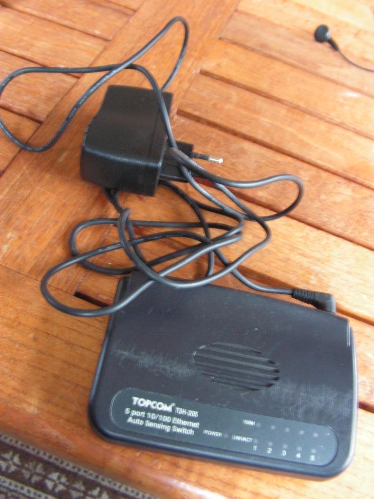 Commutateur 5 ports Topcom de type TSH-205., Informatique & Logiciels, Enlèvement ou Envoi, Comme neuf