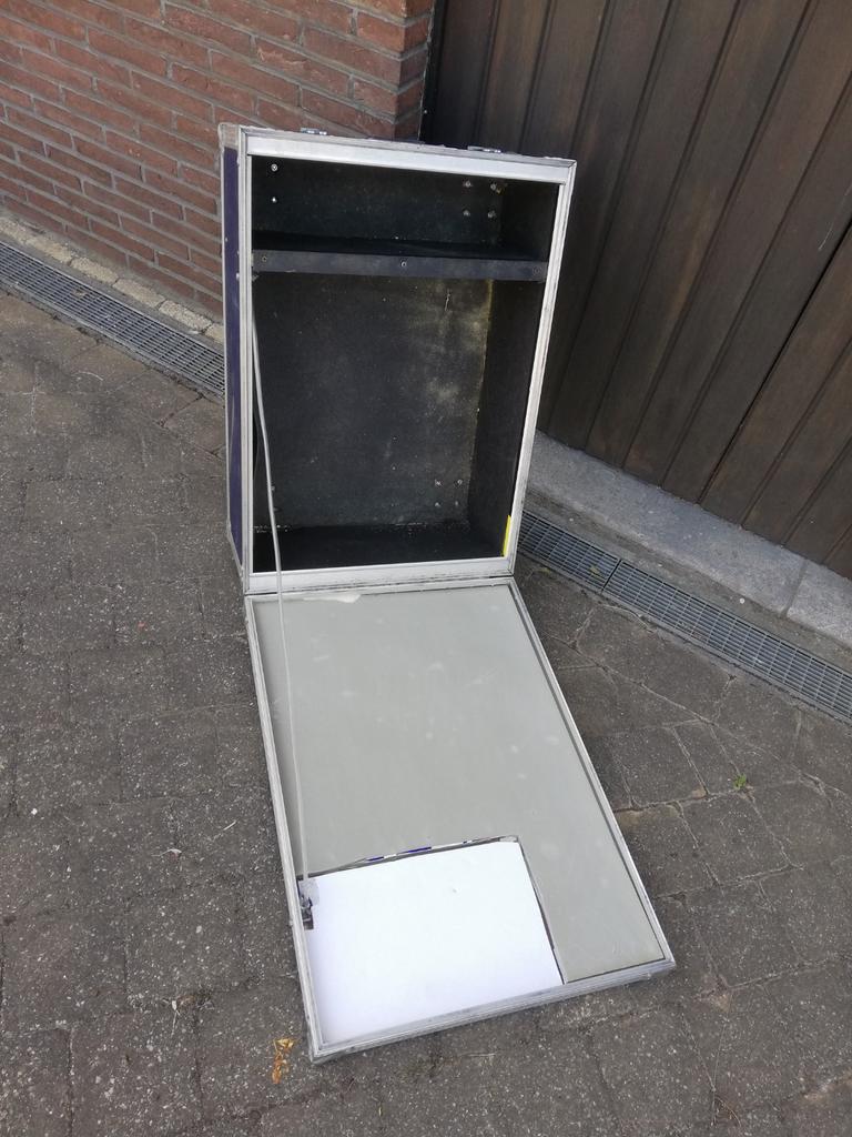 . FLICHTCASSE Degelijke voor Kabels., Ophalen, Gebruikt, Overige