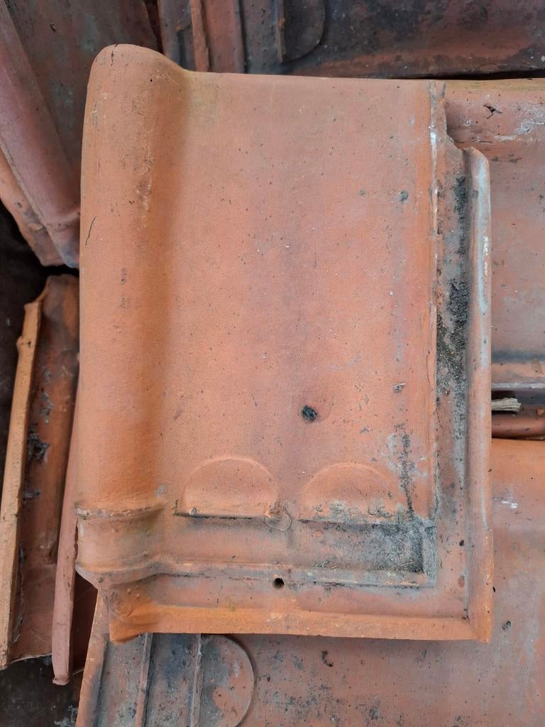 Oude dakpannen, verschillende merken in terracotta, Doe-het-zelf en Bouw, Dakpannen en Dakbedekking, Ophalen, Gebruikt, Rood, Dakpannen