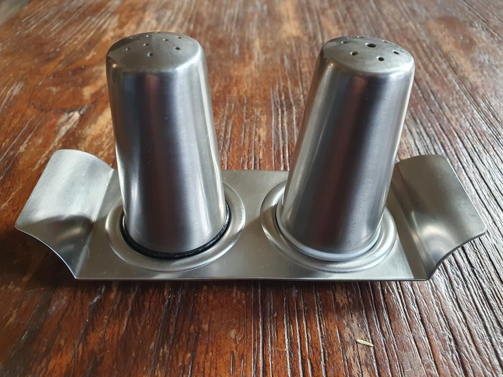 Effepi3 Italie. réglé pour le sel et le poivre. Inox vintage, Antiquités & Art, Enlèvement ou Envoi