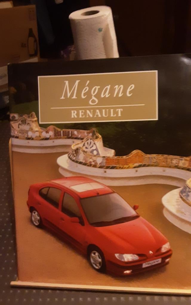 Renault megane brochure, Livres, Autos | Brochures & Magazines, Enlèvement ou Envoi, Renault