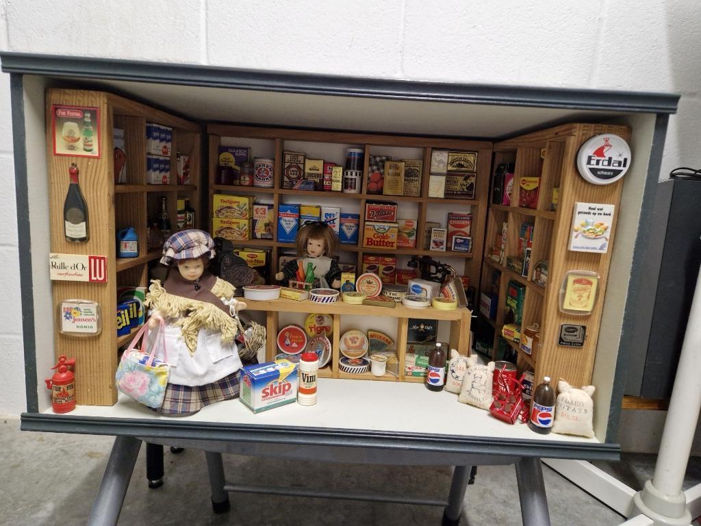 Poppenhuis thema " Voedingswinkel", Hobby en Vrije tijd, Ophalen, Zo goed als nieuw
