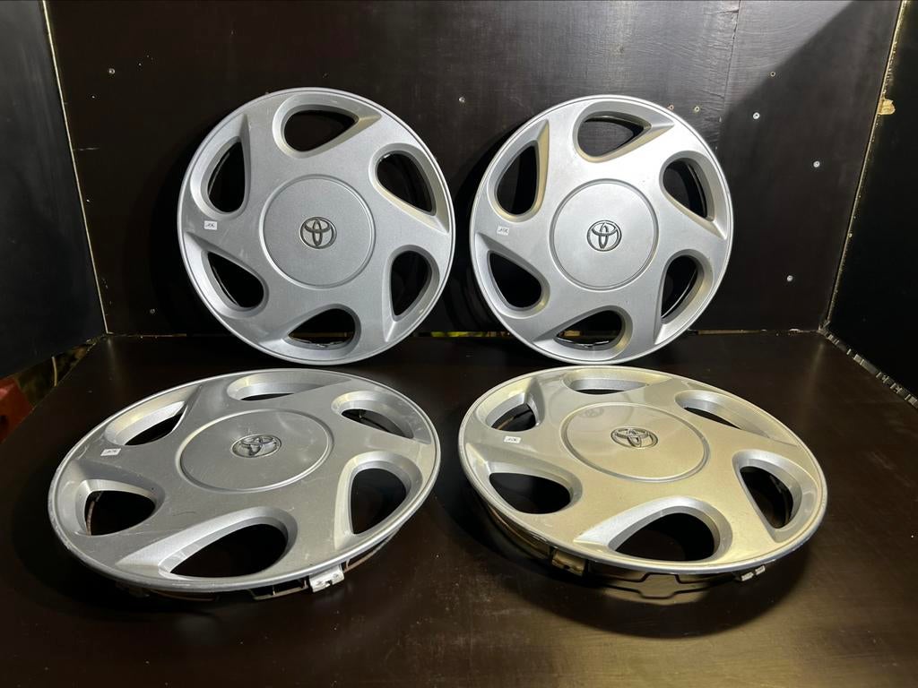 4 enjoliveurs toyota corolla auris verso yaris aygo 15", Autos : Divers, Enjoliveurs, Enlèvement ou Envoi, Utilisé