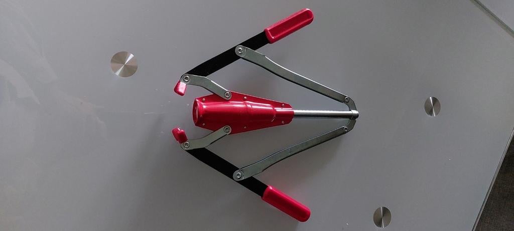 Bouchonneuse, Enlèvement ou Envoi, Neuf