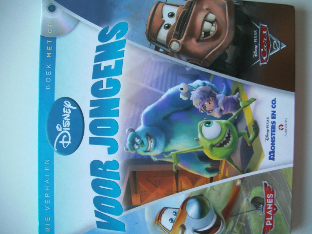 Disney 3verhalenboek met cd, Ophalen of Verzenden, Zo goed als nieuw