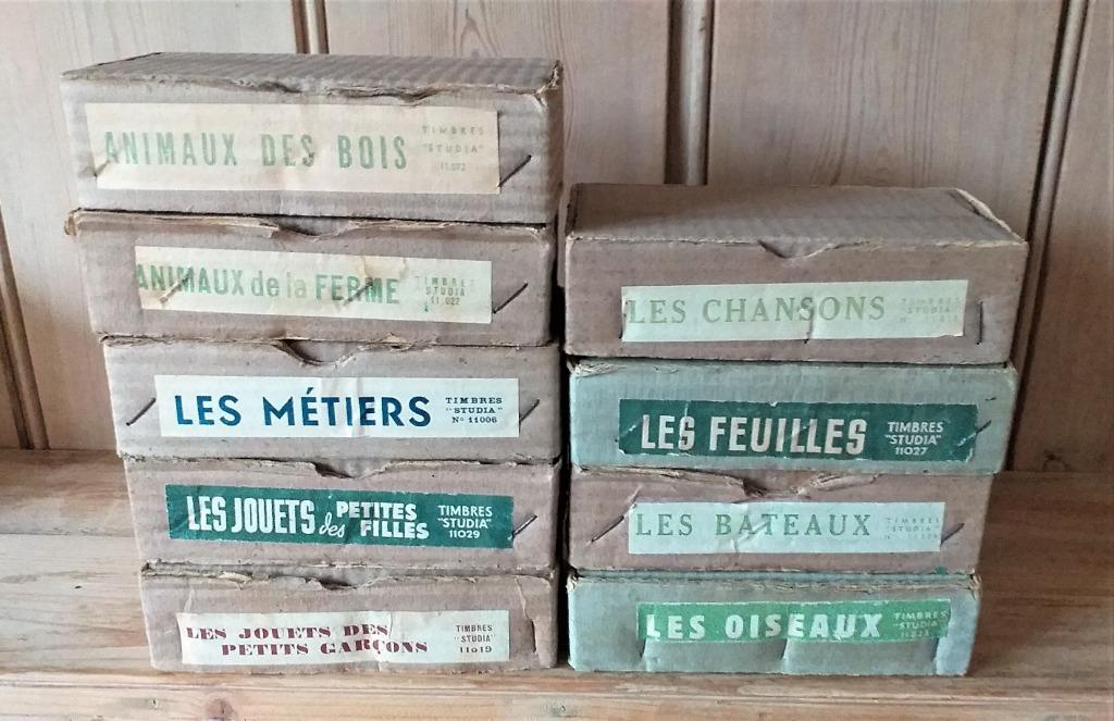 9 boîtes de timbres encreurs  Studia - 1960, Enfants & Bébés, Jouets | Éducatifs & Créatifs, Utilisé, Enlèvement ou Envoi