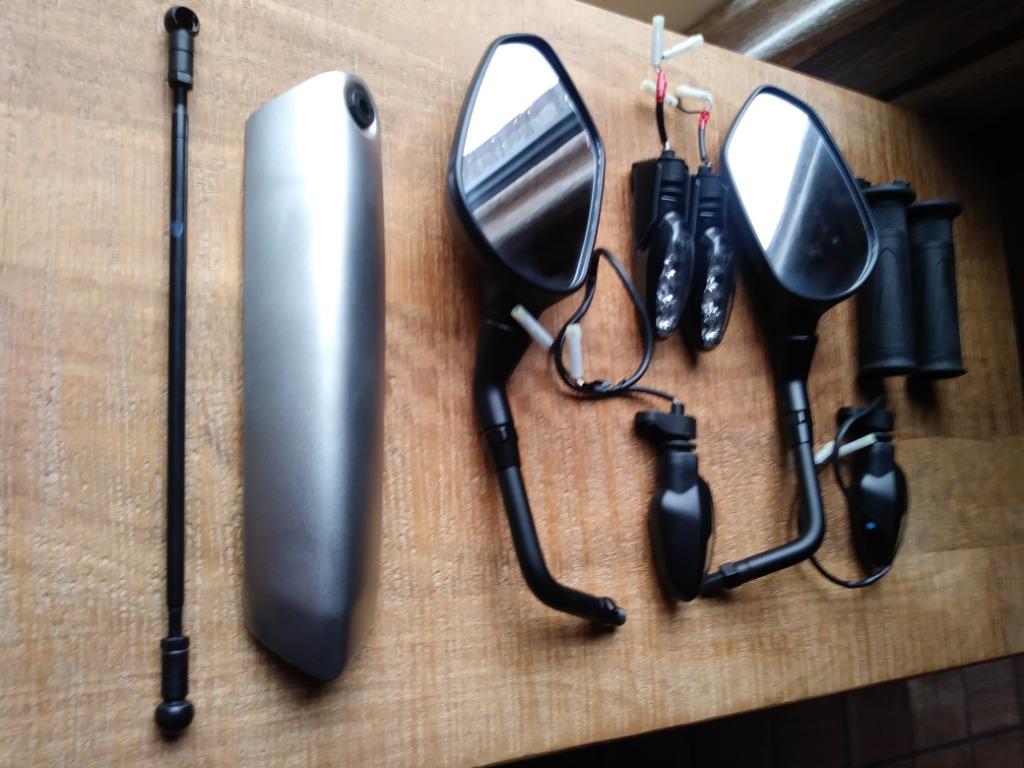 pièces d'origine Triumph trident 660, Motos, Particulier