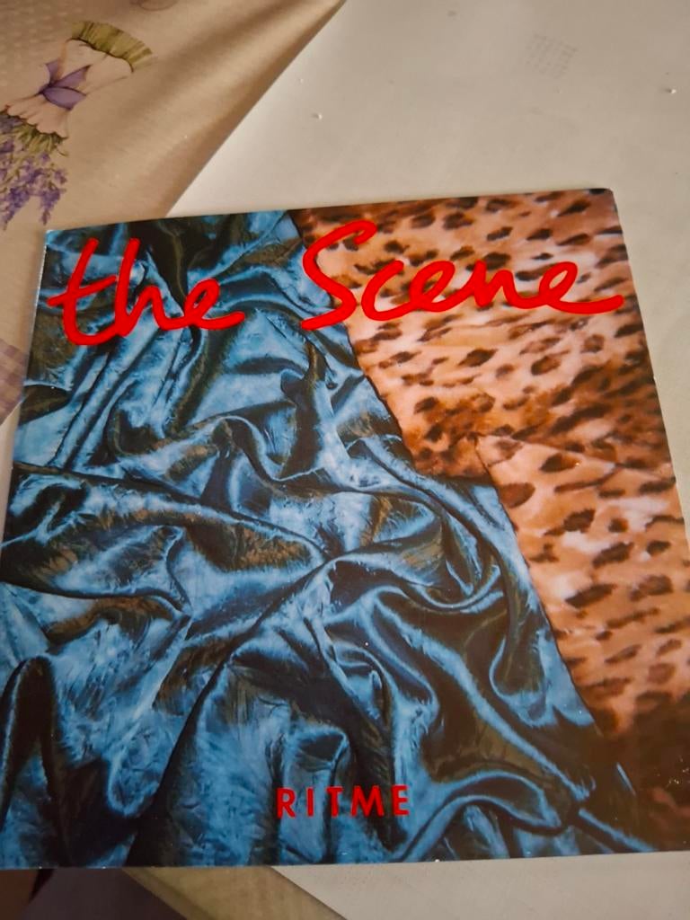 The scene, Enlèvement ou Envoi, Comme neuf