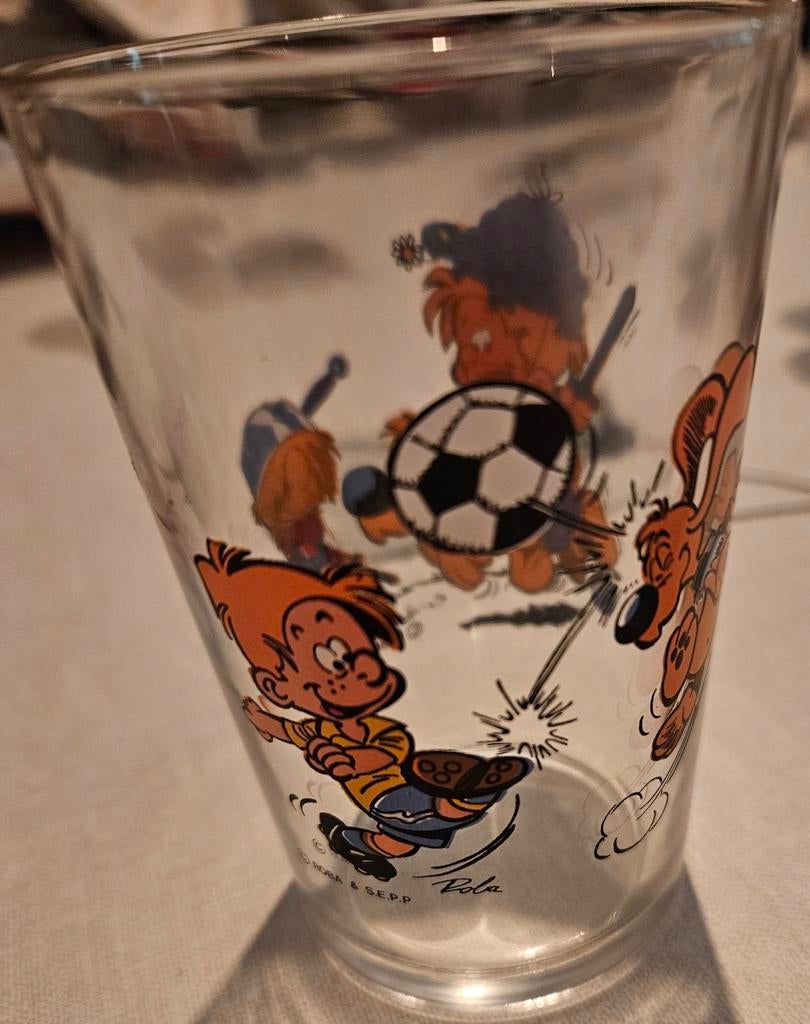 Ballon de football en verre moutarde Bollie et Billie Amora, Collections, Verres & Petits Verres, Enlèvement ou Envoi
