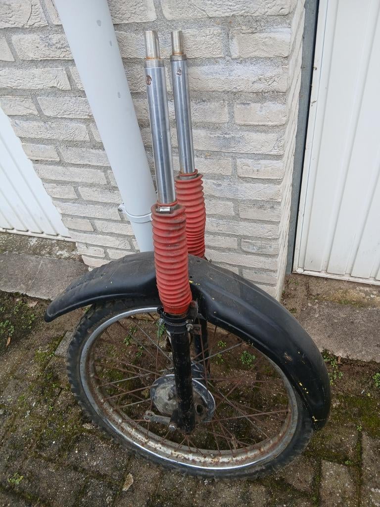 Fourche avant et jante Honda M, Enlèvement