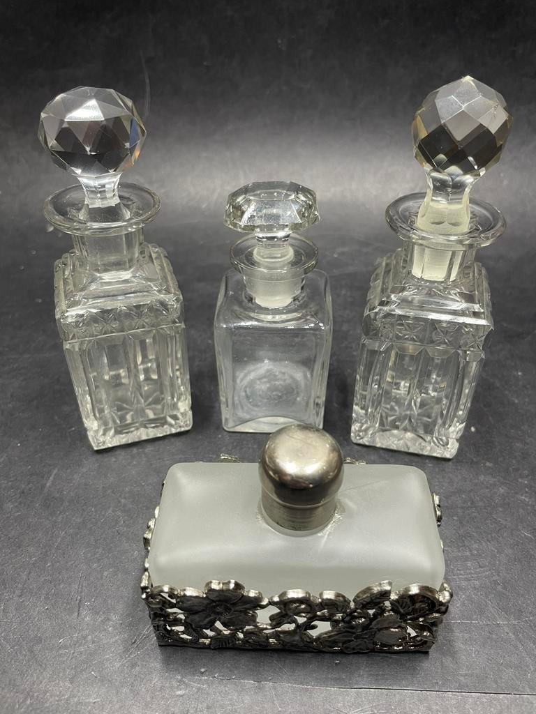 Antiek kristallen/glazen parfums flessen, Ophalen